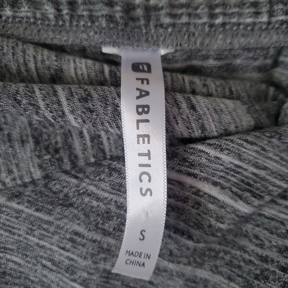 Fabletics Space Gray Leona Mini Skirt Knot Detail Size Small - Picture 3 of 4